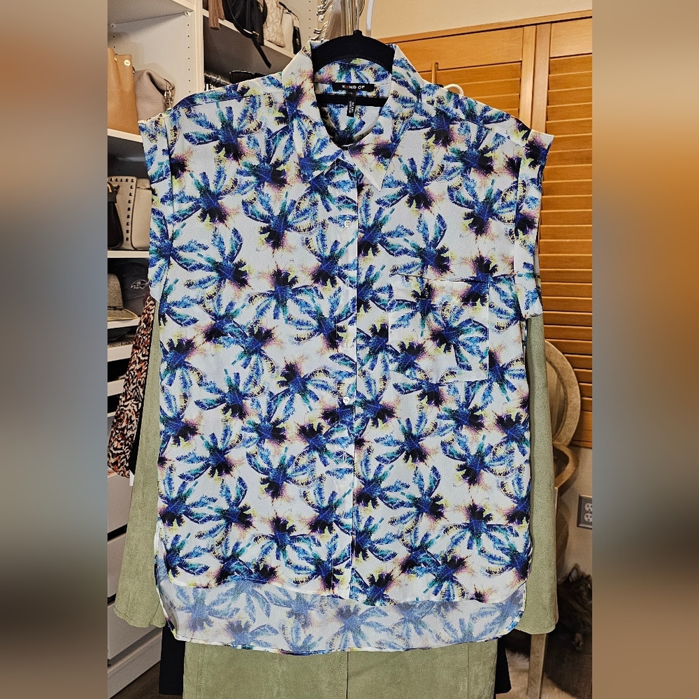 Kiind of, Electric Palm Print Button-up Shirt. Size S.
